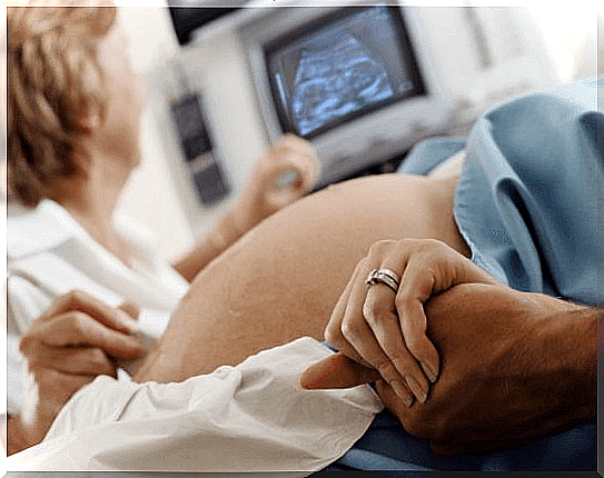 Mothers think of children - ultrasound