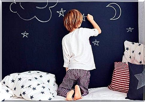 Children drawing stars