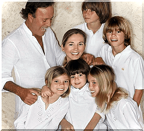 5 celebrities with large families