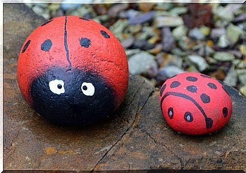 5 crafts with painted stones