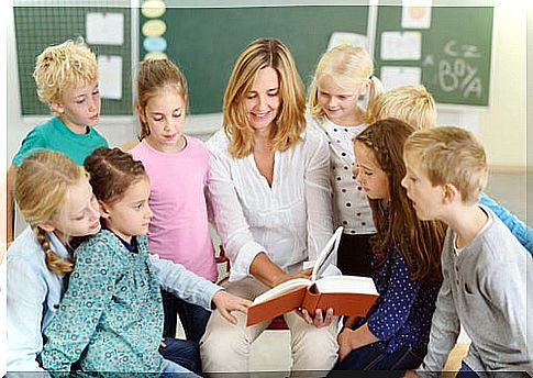 teacher reading to her students