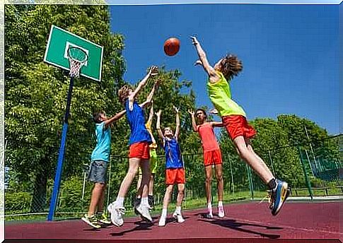 children playing basketball