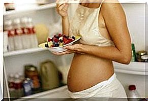 Pregnant woman eating