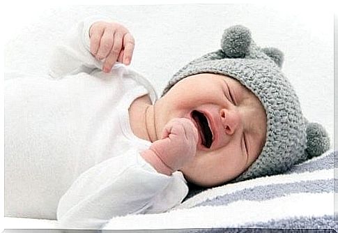 baby cries due to colic