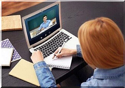 Distance learning: Pros and cons of it