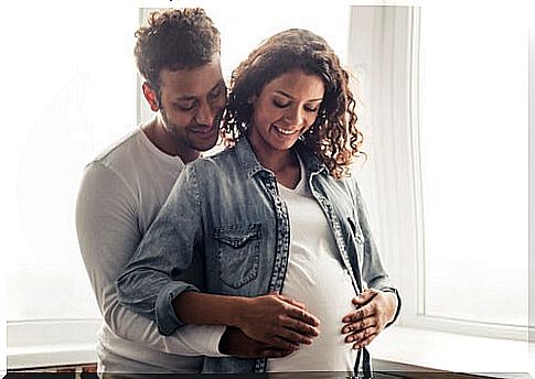 future father and mother holding the mother's belly