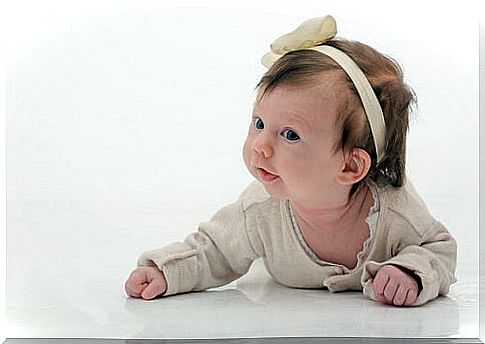 little girl with hair band