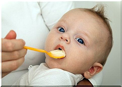 How and when to start your baby with solid foods