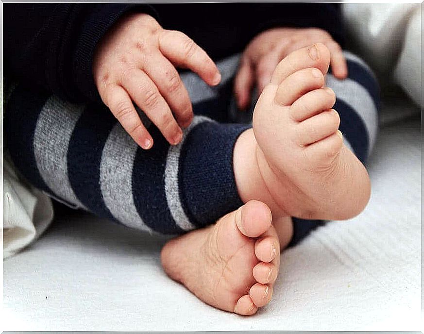 Inward-facing feet: Baby feet.