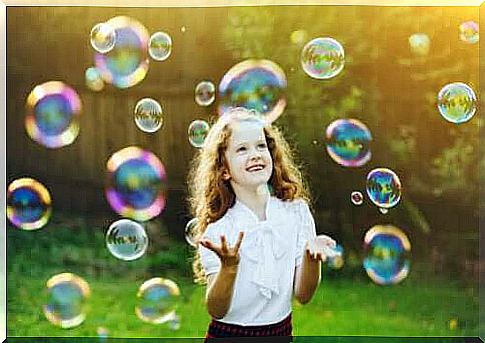 The bubble game to promote self-control in children