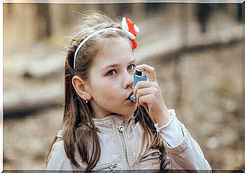 girl with inhaler