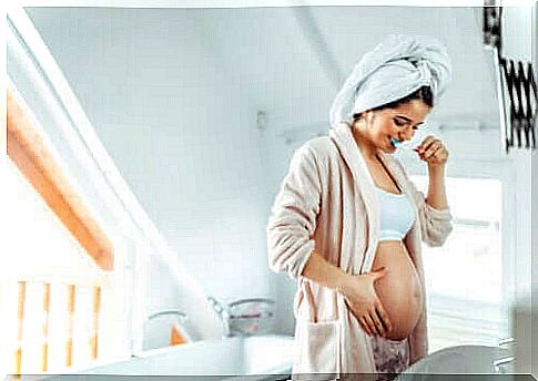 pregnant woman brushing teeth