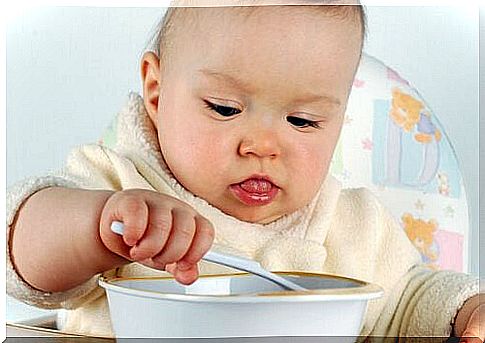 baby eats with spoon