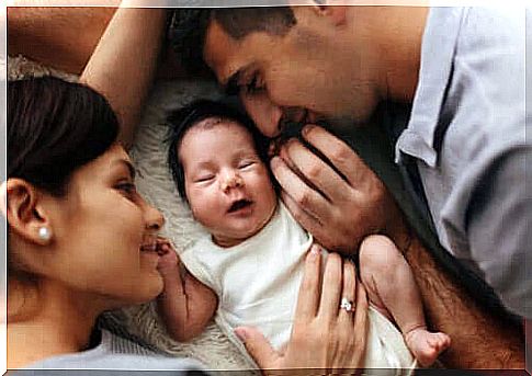 newborn baby between his parents